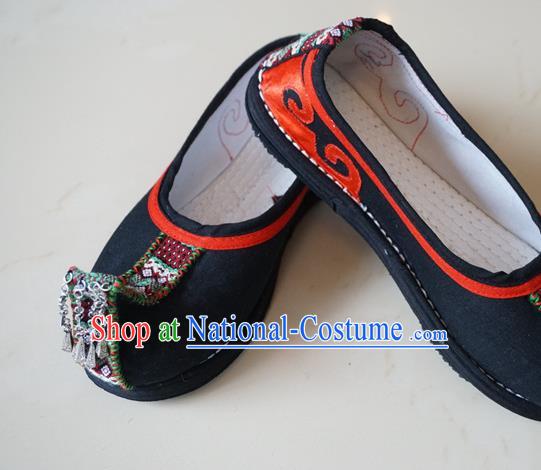 Traditional Chinese Embroidered Ethnic Wedding Black Shoes Yunnan National Shoes for Women