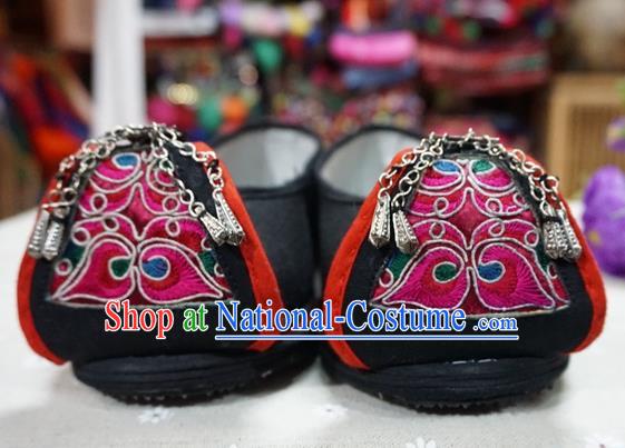 Traditional Chinese Ethnic Black Shoes Embroidered Shoes Yunnan National Wedding Shoes for Women