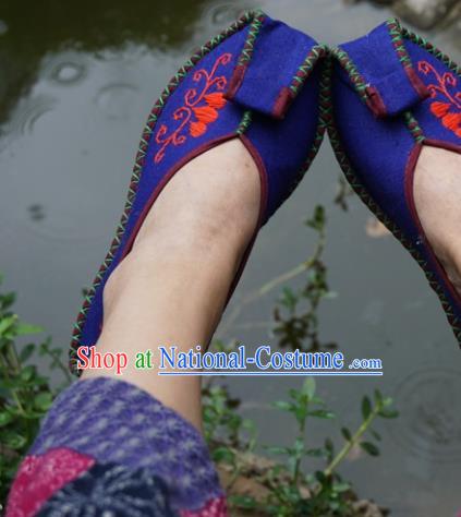 Traditional Chinese Yunnan Ethnic Embroidered Blue Shoes Handmade National Shoes Hanfu Dress for Women