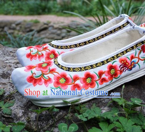 Traditional Chinese Wedding Embroidered Plum White Shoes National Ethnic Shoes Hanfu Shoes for Women