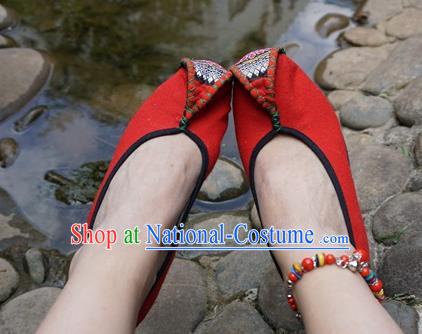 Traditional Chinese Yunnan Ethnic Red Embroidered Shoes Handmade National Shoes Hanfu Dress for Women