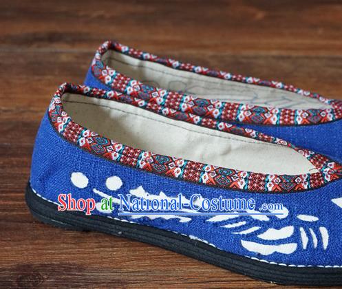 Traditional Chinese Yunnan Ethnic Blue Cloth Shoes Handmade National Shoes Hanfu Dress for Women