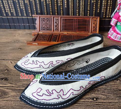 Traditional Chinese Ethnic White Cloth Shoes Handmade Yunnan National Shoes Hanfu Dress for Women