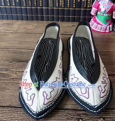 Traditional Chinese Ethnic White Cloth Shoes Handmade Yunnan National Shoes Hanfu Dress for Women