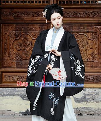 Chinese Traditional Ming Dynasty Historical Costume Ancient Royal Countess Embroidered Black Cloak for Women