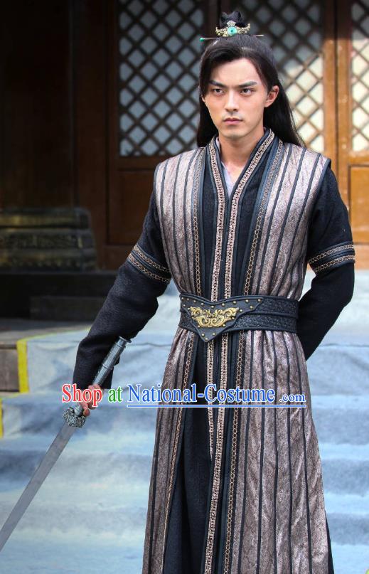 Chinese Ancient Swordsman Castellan Jingnan Sumu Historical Drama Devastating Beauty Black Costume and Headpiece for Men