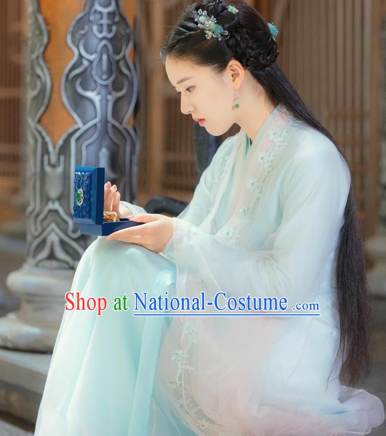 Chinese Drama Love Better Than Immortality Ancient Female Swordsman Chun Hua Historical Costume and Headpiece for Women