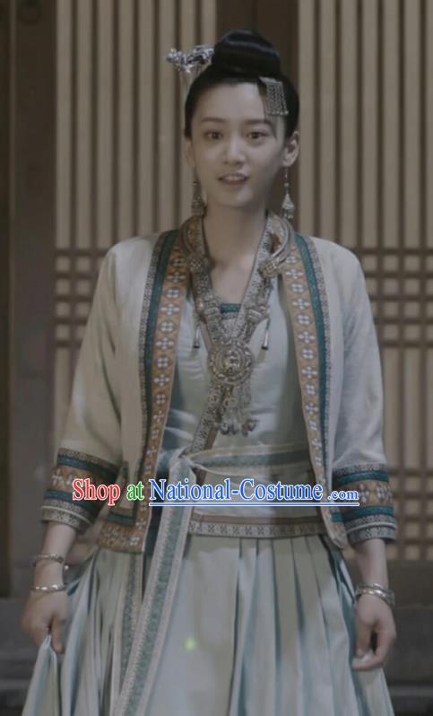 Chinese Ancient Swordsman Ming He Hanfu Dress Historical Drama Listening Snow Tower Costume and Headpiece for Women