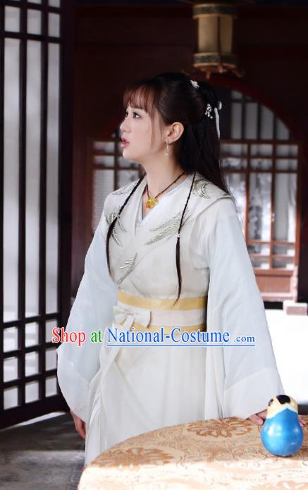 Chinese Ancient Fairy Garment Costumes and Hair Accessories Drama I am A Pet At Dali Temple Female Swordsman Ru Xiaolan White Dress