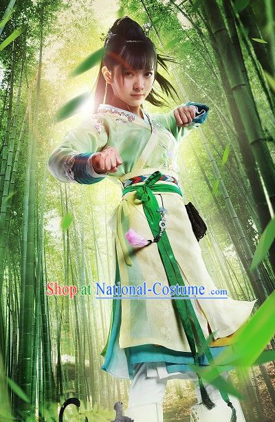 Chinese Ancient Ming Dynasty Swordswoman Apparels Costumes and Headwear Drama Legend of the Concubinage Song Yuner Green Dress Garment