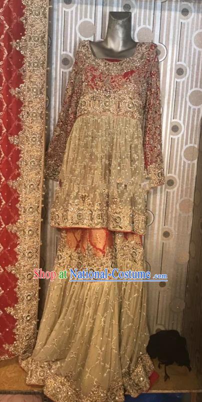 Indian Traditional Bride Exquisite Embroidered Golden Lehenga Dress Asian Hui Nationality Wedding Costume for Women