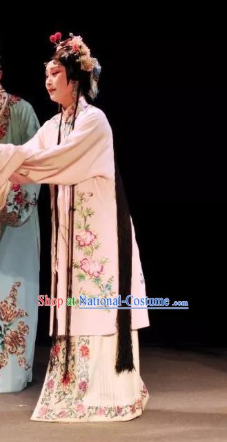 Chinese Kun Opera Actress Diva Dress Costumes and Headdress On A Wall and Horse Kunqu Opera Noble Lady Li Qianjun Garment Apparels