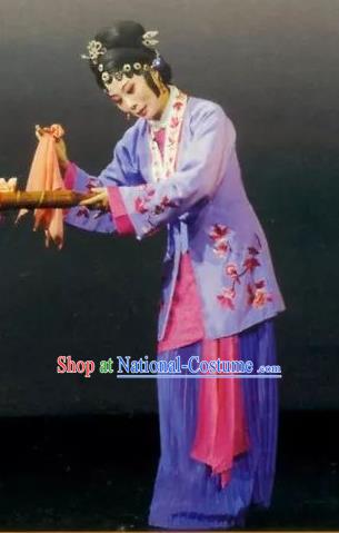 Chinese Kun Opera Dame Apparels Costumes and Headpieces Golden Seal Kunqu Opera Young Woman Dress Garment