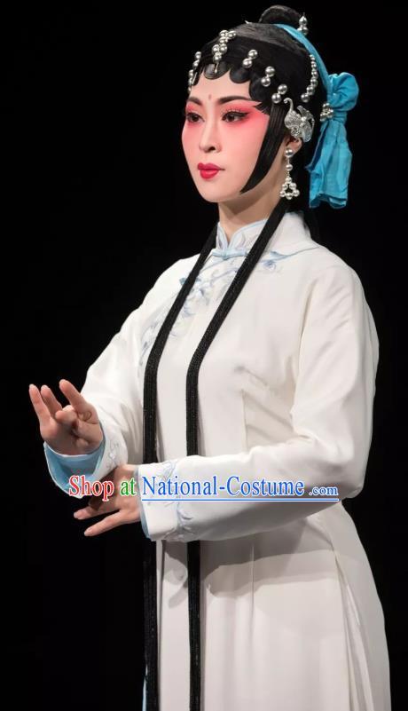 Chinese Huangmei Opera Distress Maiden Garment Costumes and Headdress Yu Tian Xian Traditional Anhui Opera Young Female White Dress Apparels