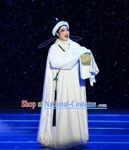 Chinese Yue Opera Niche Winter Costumes and Hat Shaoxing Opera Dong Xiaowan And Mao Bijiang Apparels Young Male White Robe Garment