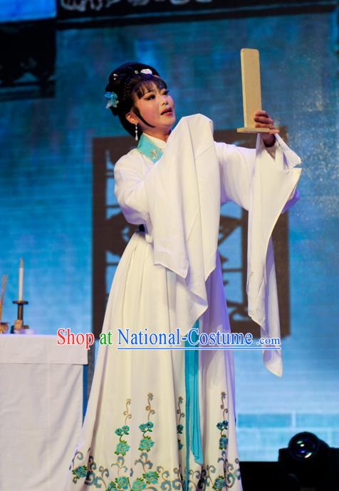 Chinese Shaoxing Opera Young Female White Dress Costumes and Headpieces He Wenxiu Yue Opera Hua Tan Wan Lanying Garment Apparels