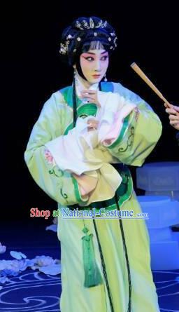 Chinese Beijing Opera Actress Qu Xiuxiu Apparels A Love Beyond Costumes and Headdress Traditional Peking Opera Maid Lady Green Dress Xiaodan Garment