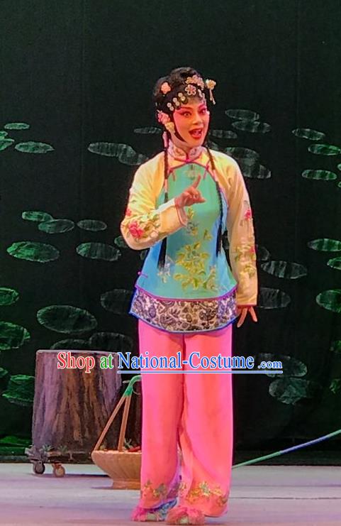 Chinese Beijing Opera Country Woman Garment Hong Ling Yan Costumes and Hair Accessories Traditional Peking Opera Xiaodan Dress Village Girl Li Fengjie Apparels