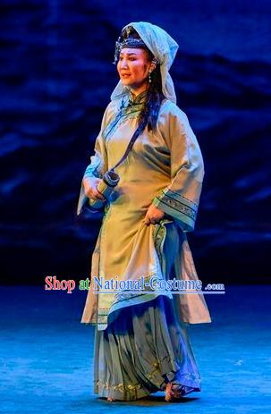 Chinese Sichuan Opera Elderly Female Garment Costumes and Hair Accessories Scholar of Ba Shan Traditional Peking Opera Country Woman Dress Dame Apparels