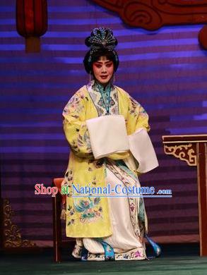 Chinese Beijing Opera Diva Young Female Apparels Costumes and Headpieces Tai Zhen Wai Zhuan Traditional Peking Opera Actress Yang Yuhuan Garment Yellow Dress