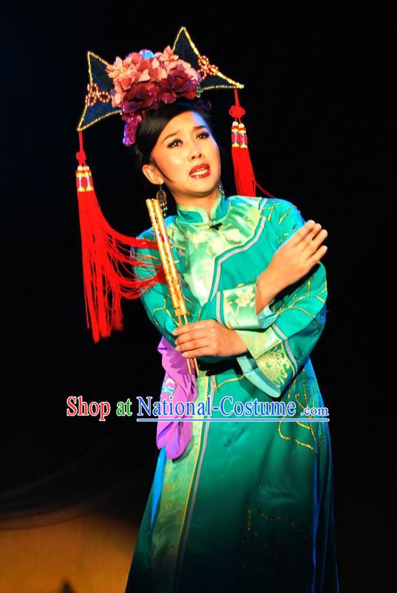 Chinese Beijing Opera Imperial Consort Garment Costumes and Headdress Shao Nian Tian Zi Traditional Qu Opera Hua Tan Apparels Qing Dynasty Court Woman Green Dress