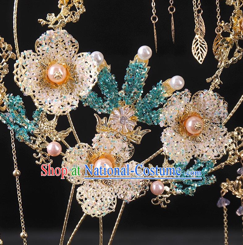 Chinese Handmade Wedding Prop Traditional Golden Flowers Hanfu Fan Ancient Round Fan Tassel Palace Fan