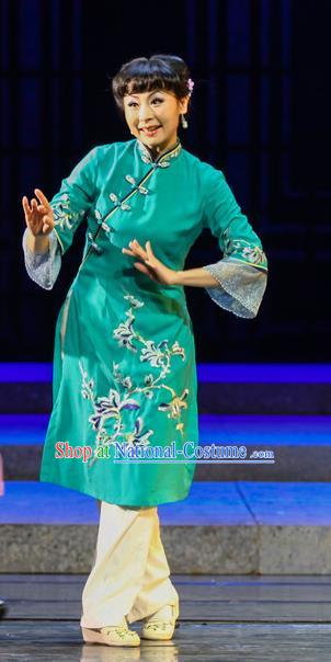 Chinese Han Opera Garment Shi Niang Costumes and Headdress Traditional Hubei Hanchu Opera Young Woman Apparels Green Dress