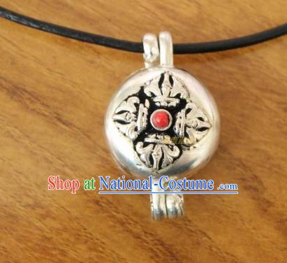 Chinese Traditional Tibetan Nationality Jewelry Decoration Zang Ethnic Necklace Silver Carving Pendant Accessories for Women