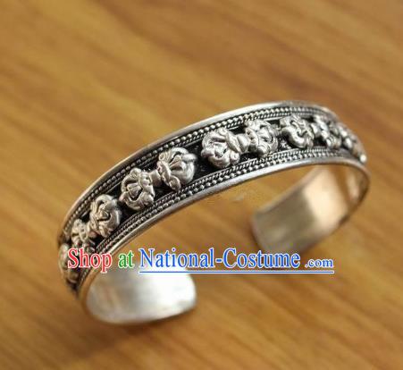 Chinese Traditional Tibetan Nationality Bracelet Jewelry Accessories Decoration Handmade Zang Ethnic Silver Carving Bangle for Women