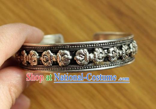 Chinese Traditional Tibetan Nationality Bracelet Jewelry Accessories Decoration Handmade Zang Ethnic Silver Carving Bangle for Women