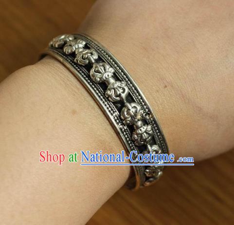 Chinese Traditional Tibetan Nationality Bracelet Jewelry Accessories Decoration Handmade Zang Ethnic Silver Carving Bangle for Women