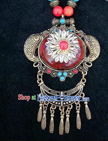 Chinese Handmade Zang Nationality Carving Carp Necklet Decoration Traditional Tibetan Ethnic Fish Necklace Folk Dance Accessories for Women