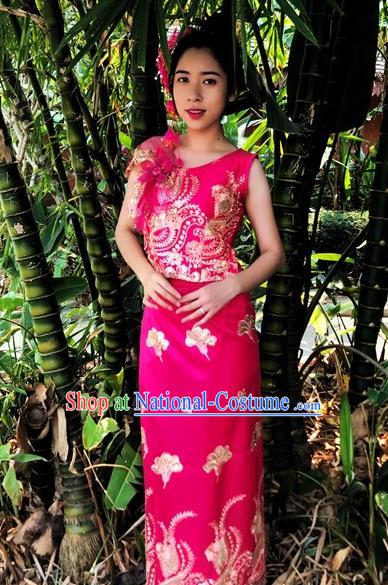 Traditional Chinese Dai Nationality Embroidered Rosy Outfit Costumes Dai Ethnic Dance Blouse and Straight Skirt with Tippet Veil