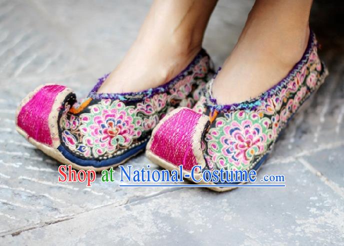 Asian Chinese Yunnan Ethnic Princess Shoes National Shoes Embroidered Shoes Traditional China Embroidery Shoes for Women