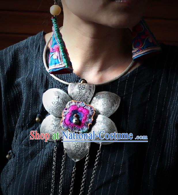 Chinese Handmade Miao Nationality Silver Bell Necklace Traditional Minority Ethnic Carving Flower Necklet Accessories for Women