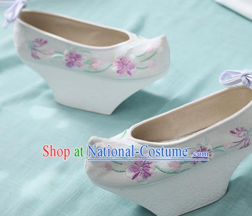 Chinese Qing Dynasty Saucers Shoes Ancient Princess Embroidery Peach Blossom Shoes Traditional Court Lady Shoes Embroidered Shoes Handmade Satin Shoes