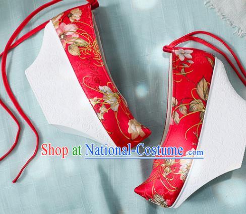 Chinese Qing Dynasty Court Lady Red Satin Saucers Shoes Ancient Princess Embroidery Shoes Traditional Embroidered Shoes Handmade Hanfu Shoes