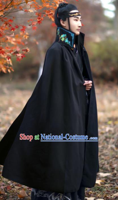 Traditional Chinese Cosplay Chivalrous Knight Black Woolen Cloak Costume Ancient Royal Prince Garment Swordsman Embroidered Cape for Men