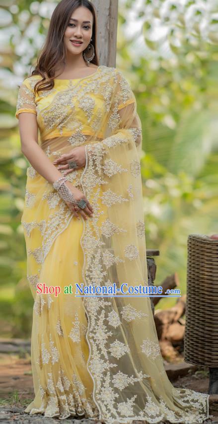 Asian India Court Lehenga Costumes Asia Indian Traditional Festival Embroidered Light Yellow Blouse and Skirt and Sari Full Set