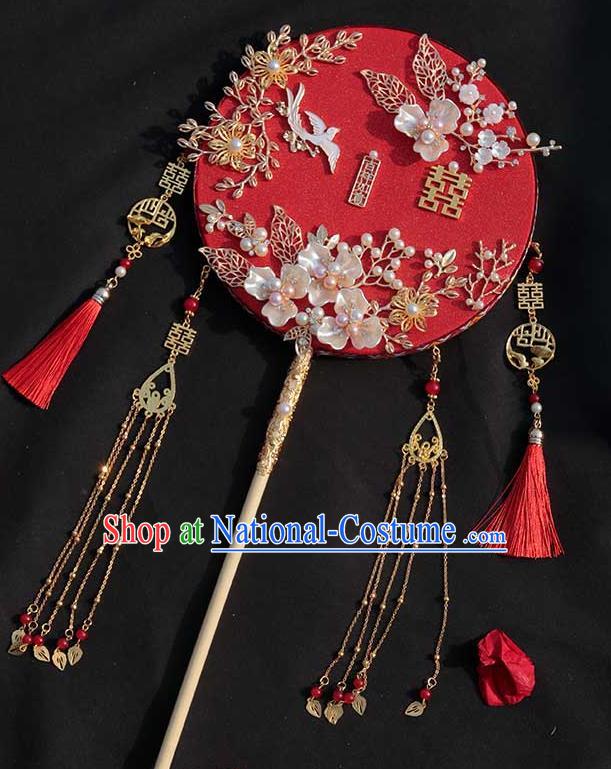 China Handmade Wedding Red Palace Fan Classical Dance Fan Traditional Bride Shell Flowers Circular Fan