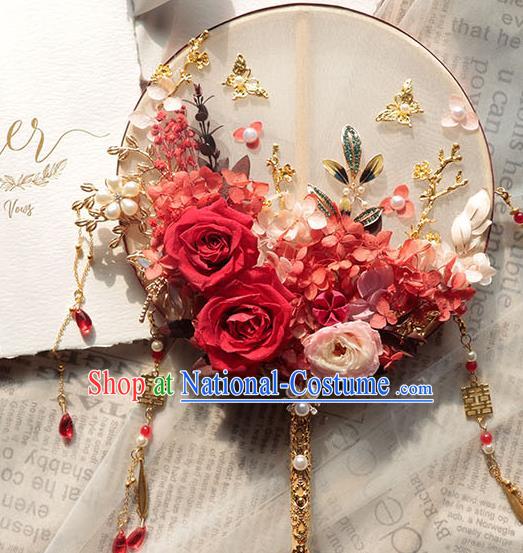 China Classical Dance Circular Fan Handmade Wedding Red Rose Palace Fan Traditional Bride Pearls Fan