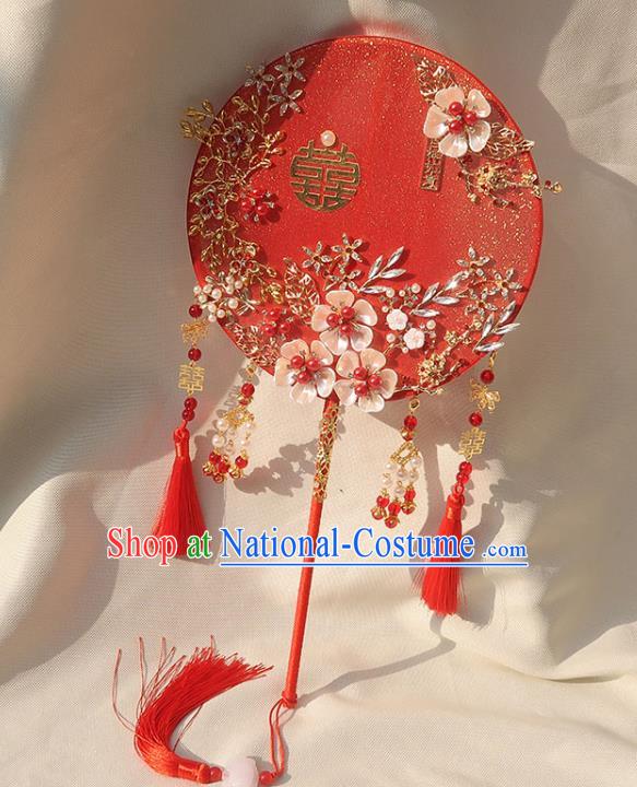 China Classical Dance Pearls Silk Fan Handmade Wedding Red Palace Fan Traditional Bride Shell Flowers Circular Fan