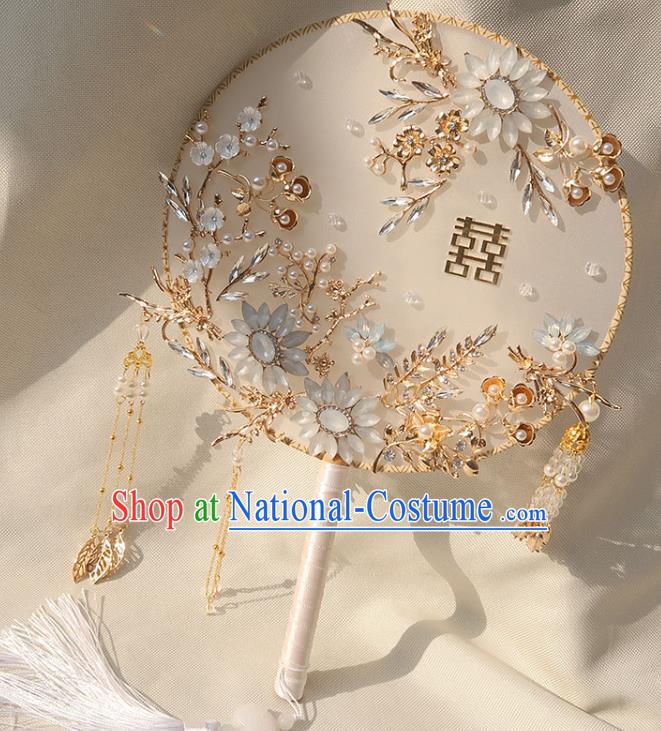 China Classical Dance Circular Fan Traditional Bride Pearls Silk Fan Handmade Wedding Crystal Flowers Palace Fan