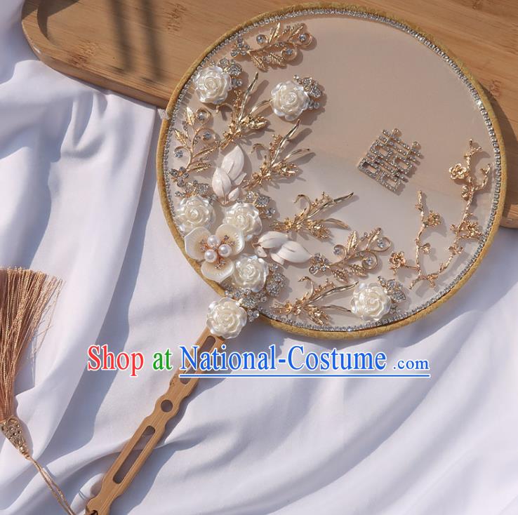 China Classical Dance Shell Roses Silk Fan Handmade Bride Palace Fan Traditional Wedding Circular Fan