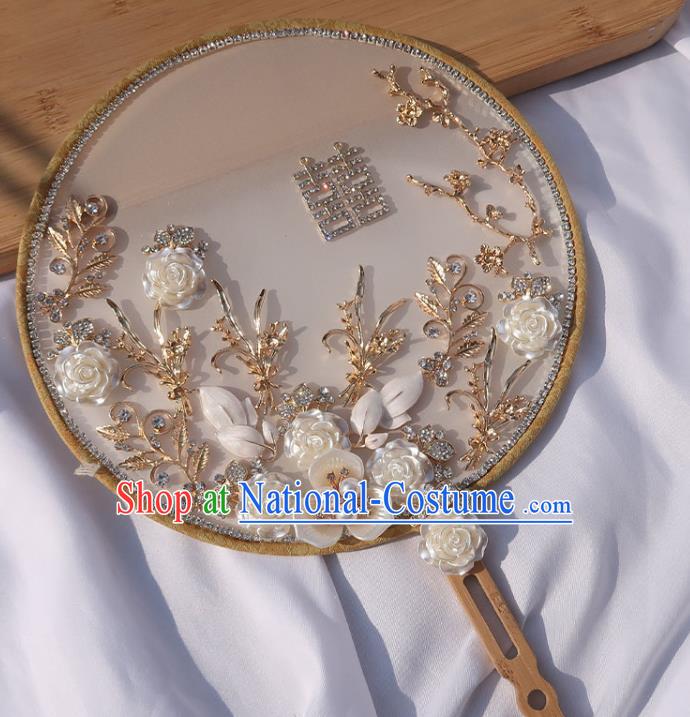 China Classical Dance Shell Roses Silk Fan Handmade Bride Palace Fan Traditional Wedding Circular Fan