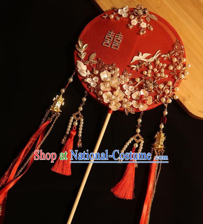 China Handmade Bride Shell Plum Palace Fan Traditional Wedding Silk Fan Classical Dance Red Ribbon Tassel Circular Fan