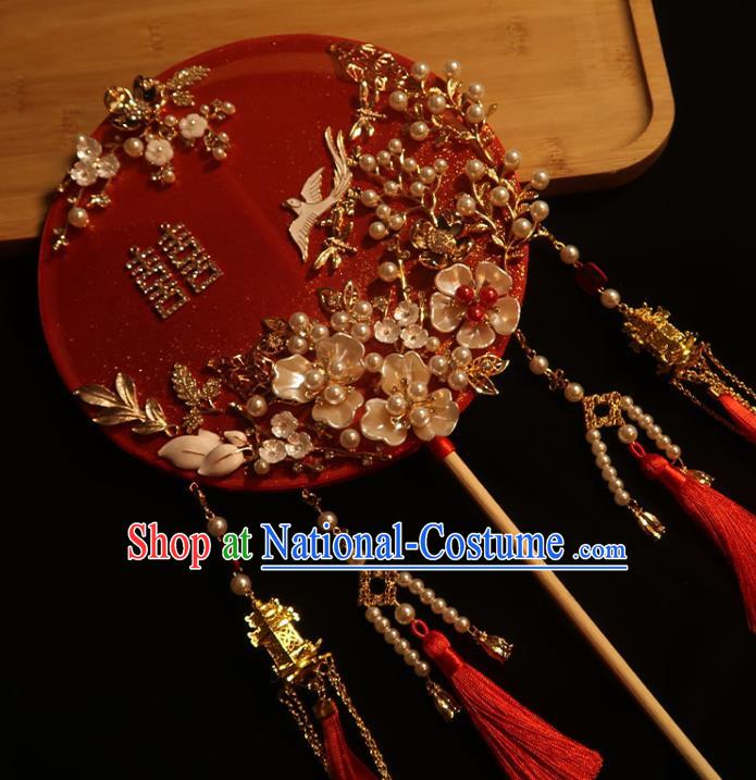 China Handmade Bride Shell Plum Palace Fan Traditional Wedding Silk Fan Classical Dance Red Ribbon Tassel Circular Fan