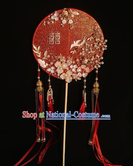 China Handmade Bride Shell Plum Palace Fan Traditional Wedding Silk Fan Classical Dance Red Ribbon Tassel Circular Fan