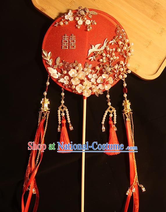 China Handmade Bride Shell Plum Palace Fan Traditional Wedding Silk Fan Classical Dance Red Ribbon Tassel Circular Fan