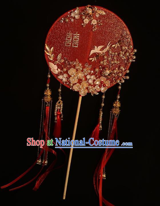 China Handmade Bride Shell Plum Palace Fan Traditional Wedding Silk Fan Classical Dance Red Ribbon Tassel Circular Fan